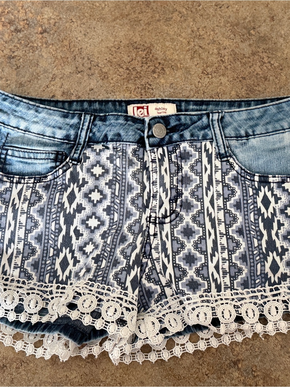 lei Women's Blue Aztec Print Denim Shorts with White Lace Trim size 9 juniors